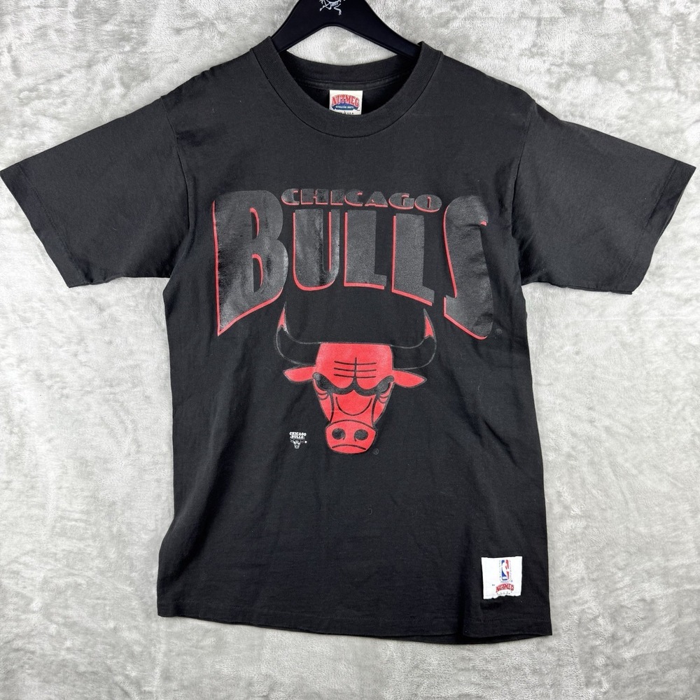 Vintage Nutmeg Chicago Bulls Black Graphic T Shirt NBA Mens Large 90s USA